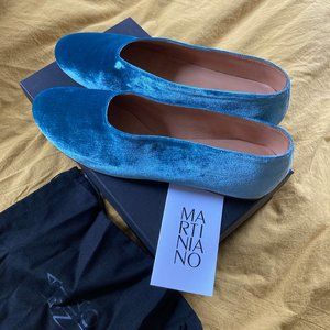 Martiniano glove flats in blue velvet, size 39.5
